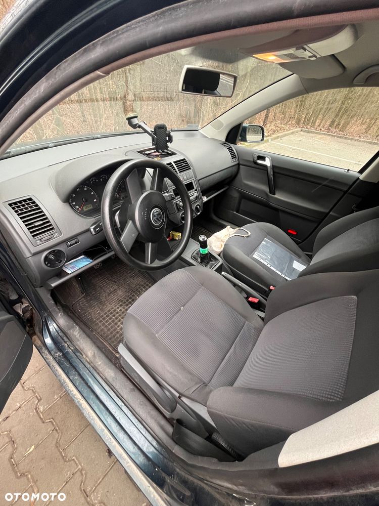 Volkswagen Polo - 2