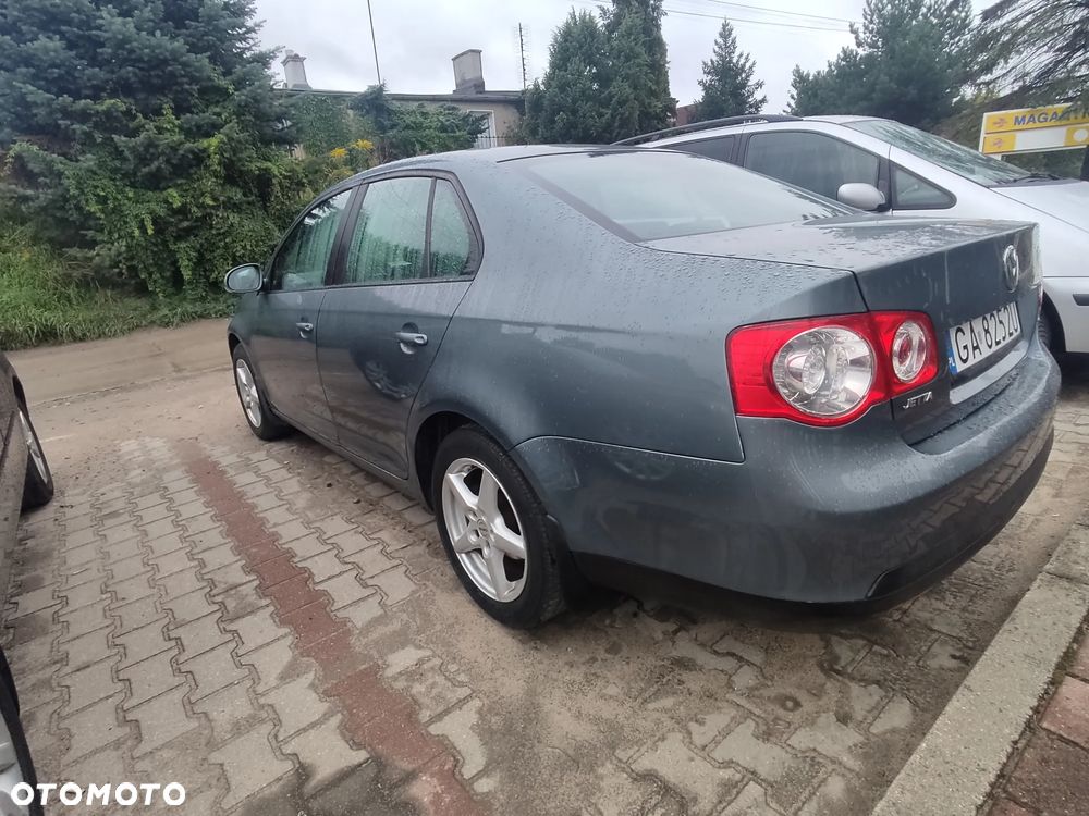 Volkswagen Jetta 1.6 FSI Comfortline - 4