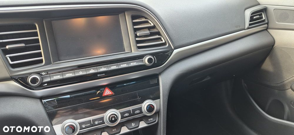 Hyundai Elantra 1.6 Comfort Premiere - 2