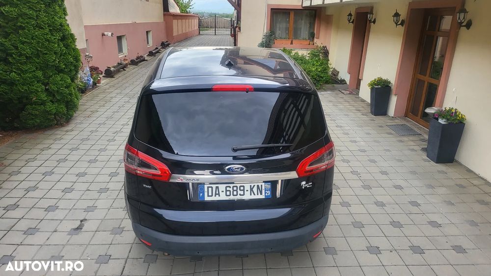 Ford S-Max - 11