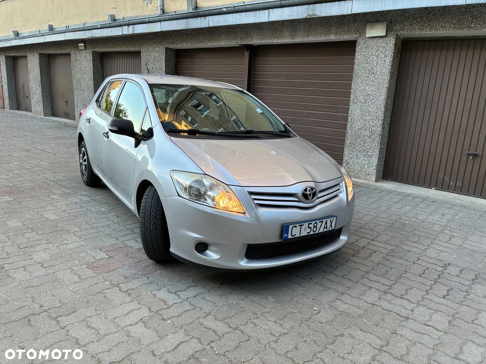 Toyota Auris 1.4 D-4D Luna - 1
