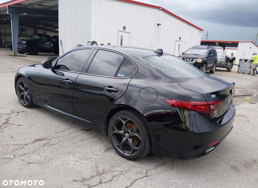 Alfa Romeo Giulia - 8