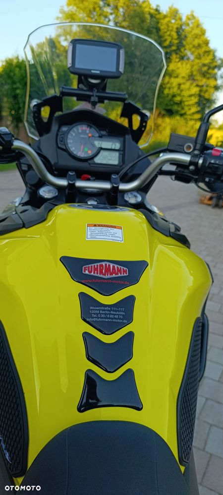 Suzuki V-STROM - 10