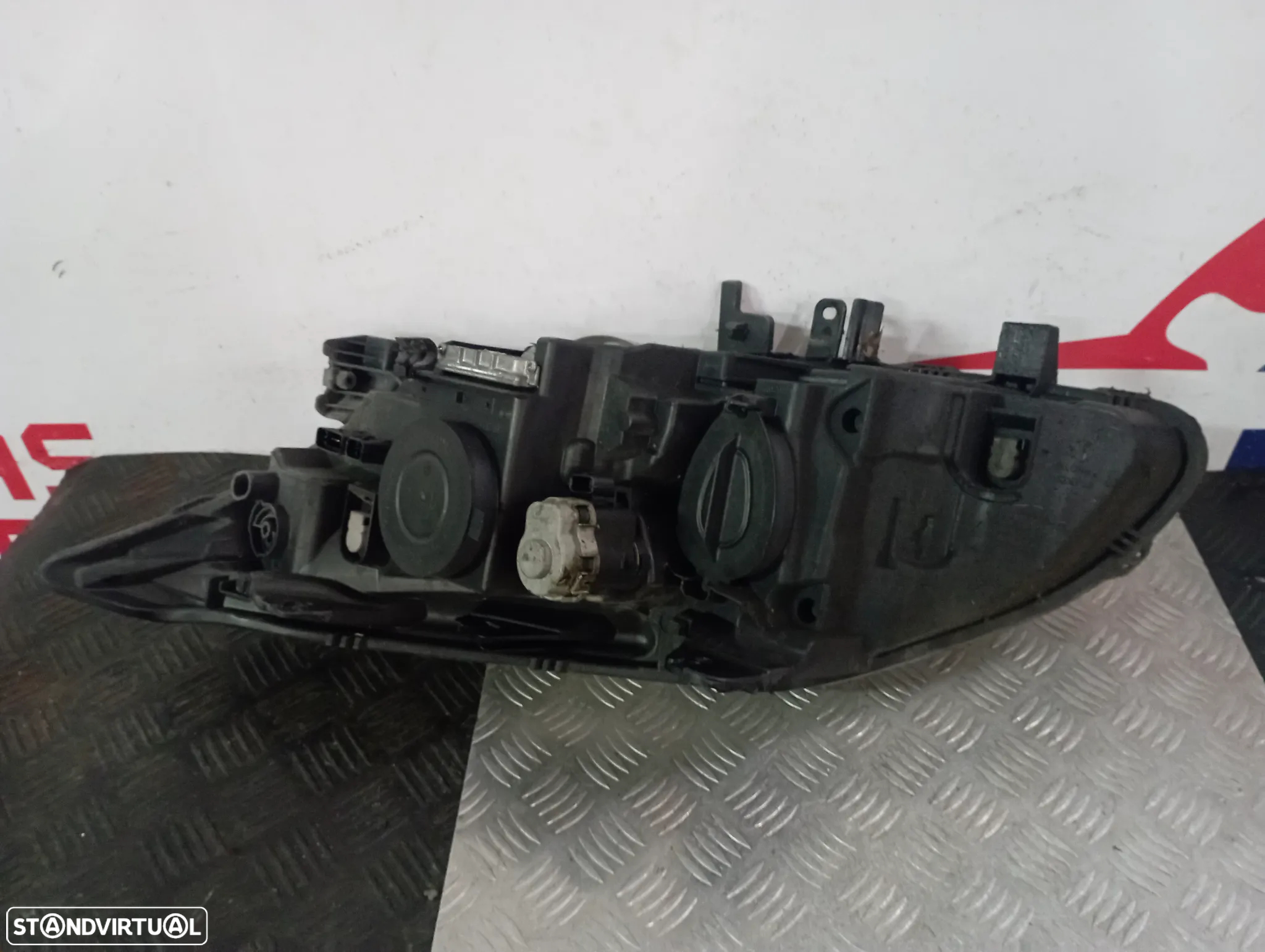 Optica Direita Renault Laguna III 2008 Ref. 260100035R / 89901837 / 89034934 - 2