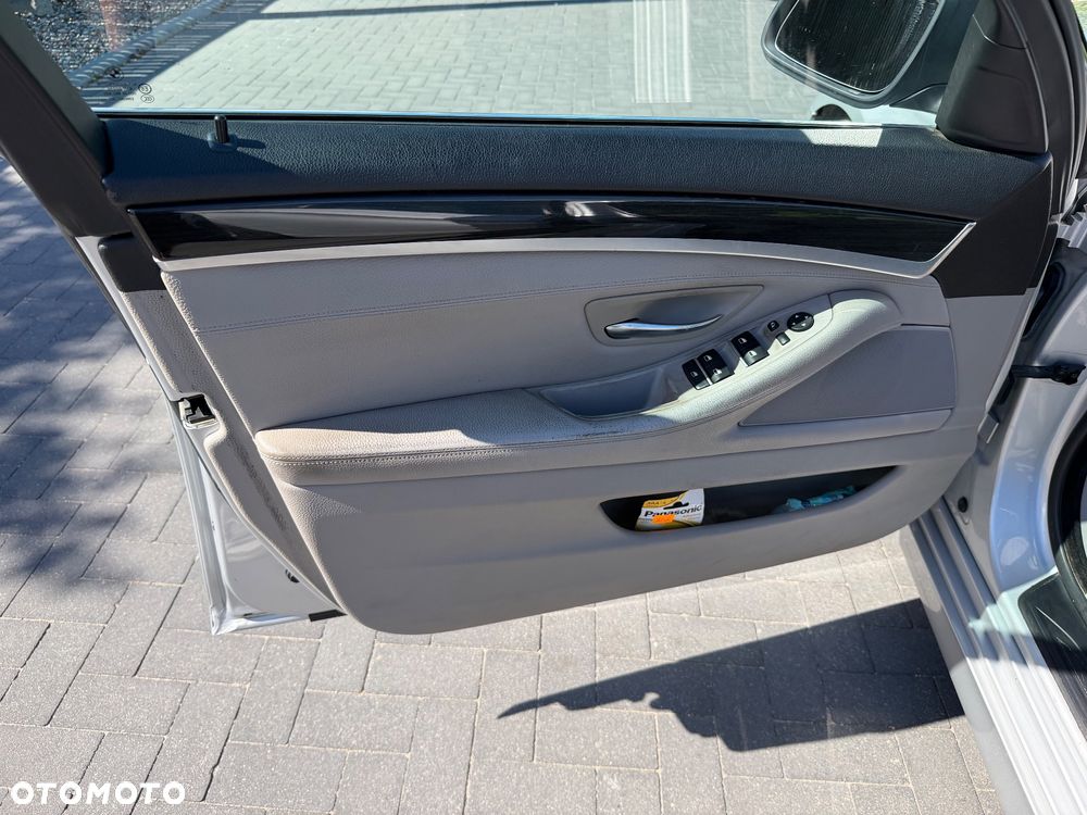 BMW Seria 5 530d Sport-Aut Luxury Line - 25