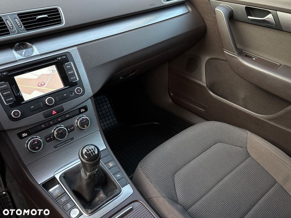 Volkswagen Passat 2.0 TDI Highline - 23