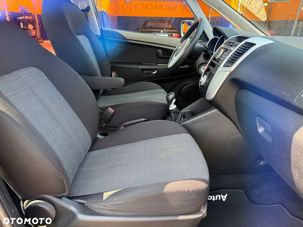 Kia Venga - 12
