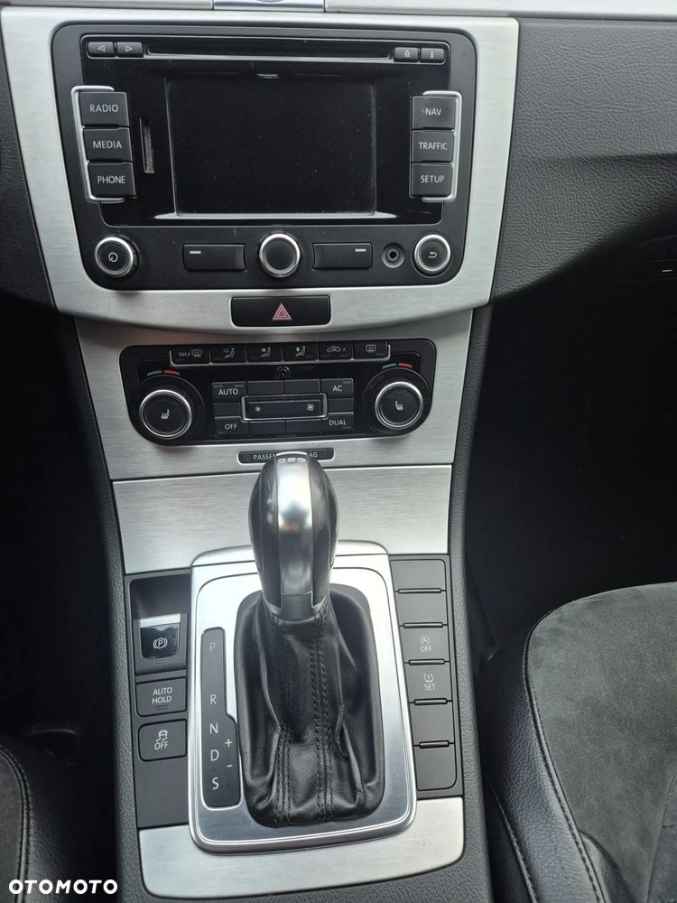 Volkswagen Passat 2.0 TDI DSG BlueMotion Technology Highline - 14