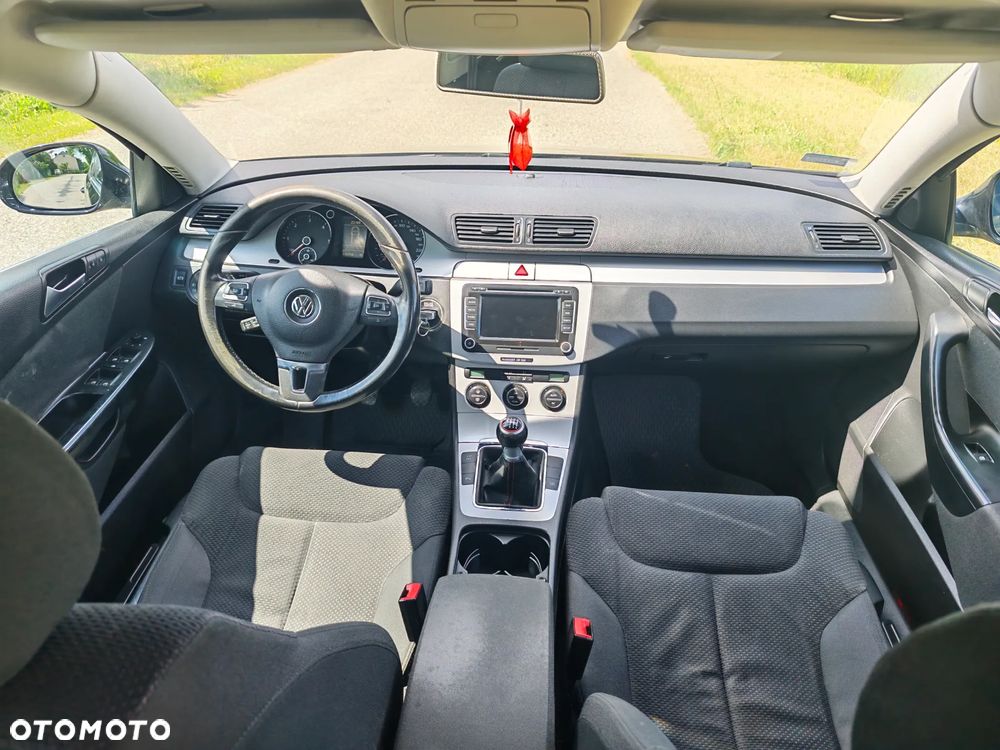 Volkswagen Passat 2.0 TDI Comfortline - 8