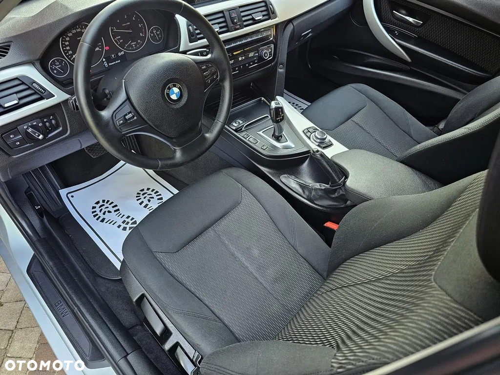 BMW Seria 3 318d Touring Sport Line - 25