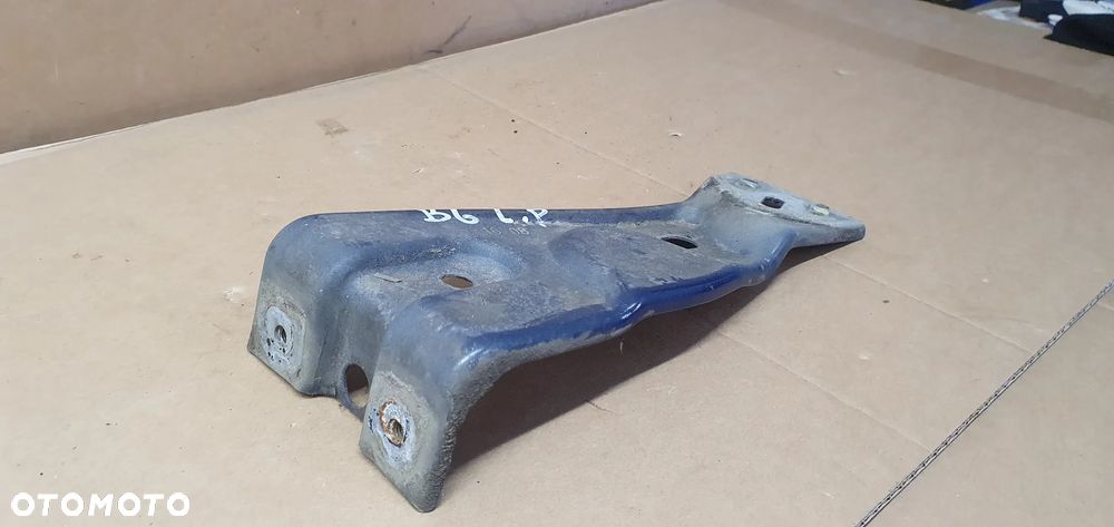Mocowanie błotnika uchwyt lewy przód VW Passat B6 3C0821141 - 3