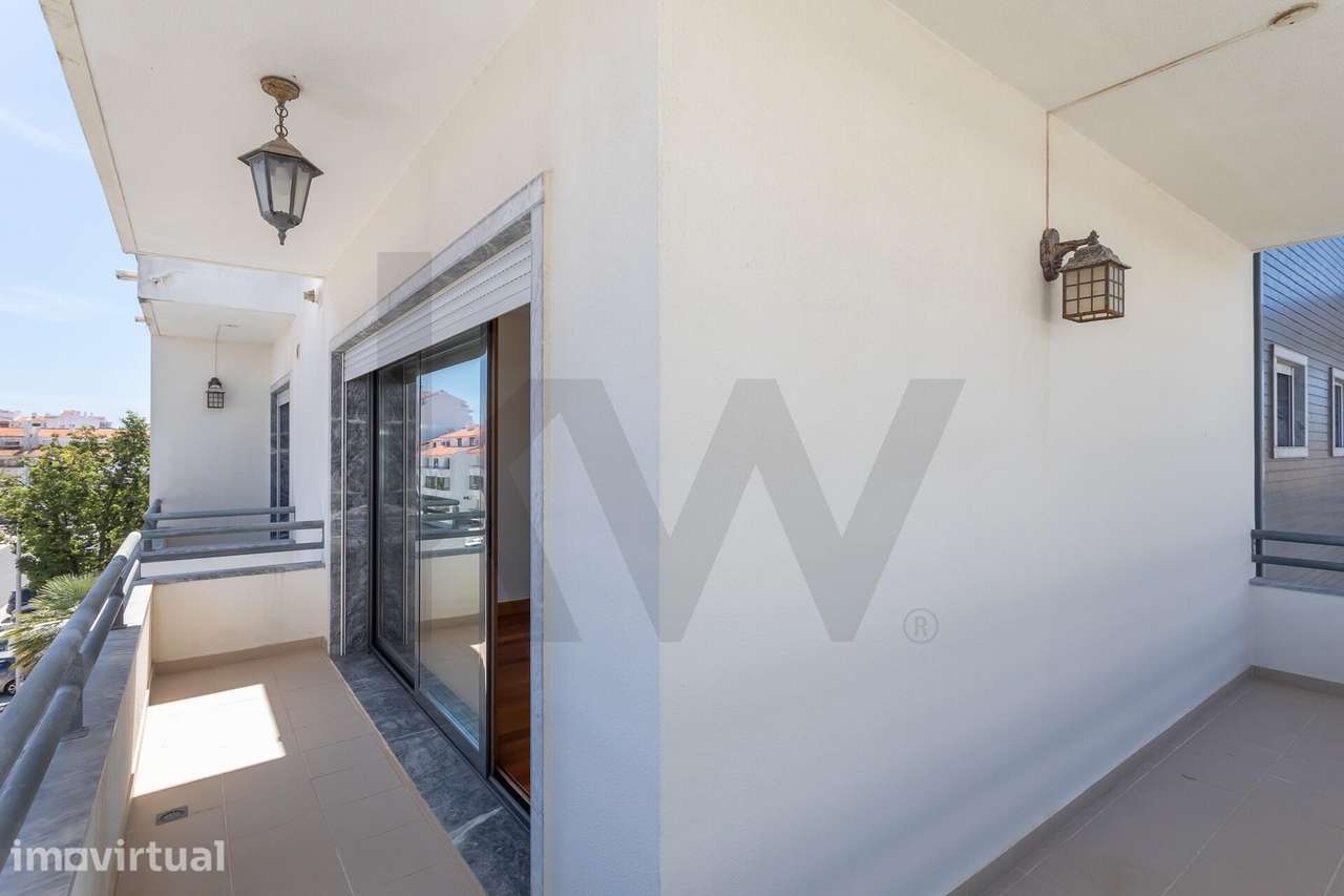 Apartamento Duplex T3 com 3 Suites, 246 m2, 6 Varandas e Garagem para - Grande imagem: 2/46