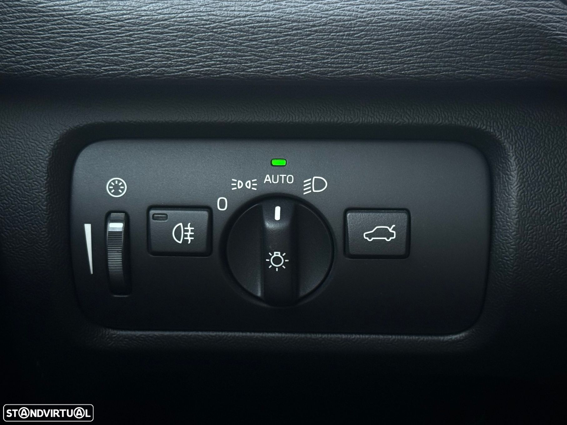 Volvo V40 2.0 D2 Momentum Geartronic - 10