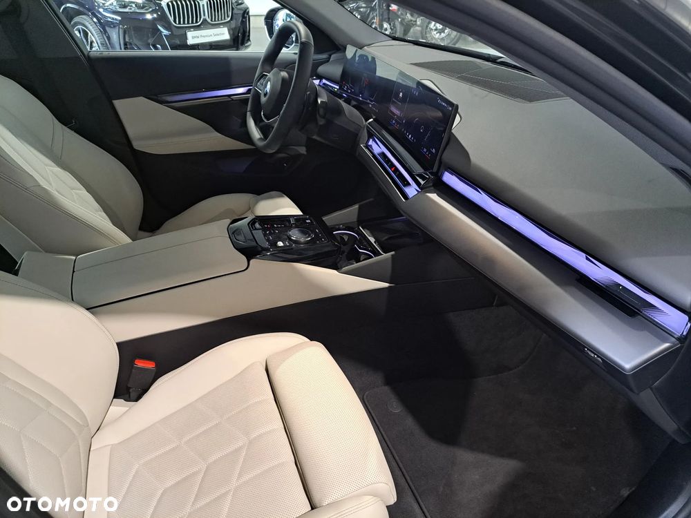 BMW Seria 5 520d xDrive mHEV - 11