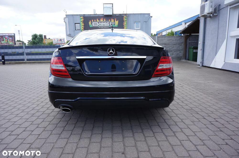 Mercedes-Benz Klasa C 220 CDI DPF BlueEFFICIENCY 7G-TRONIC Edition 1 - 7