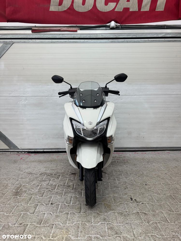 Suzuki Burgman - 27