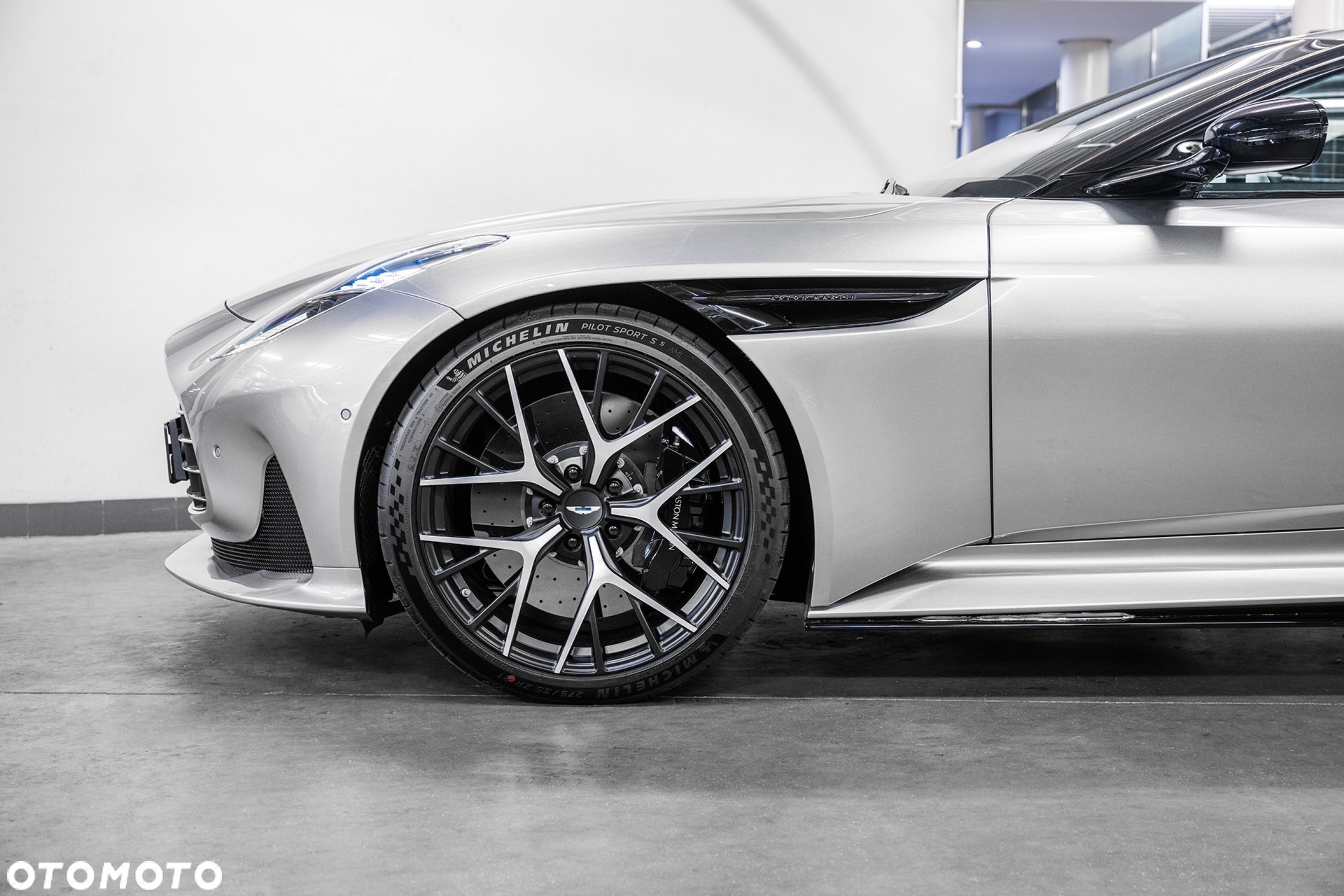 Aston Martin Inny - 9