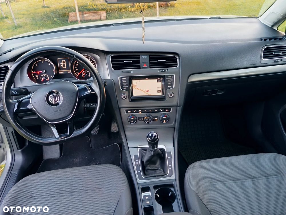 Volkswagen Golf - 10
