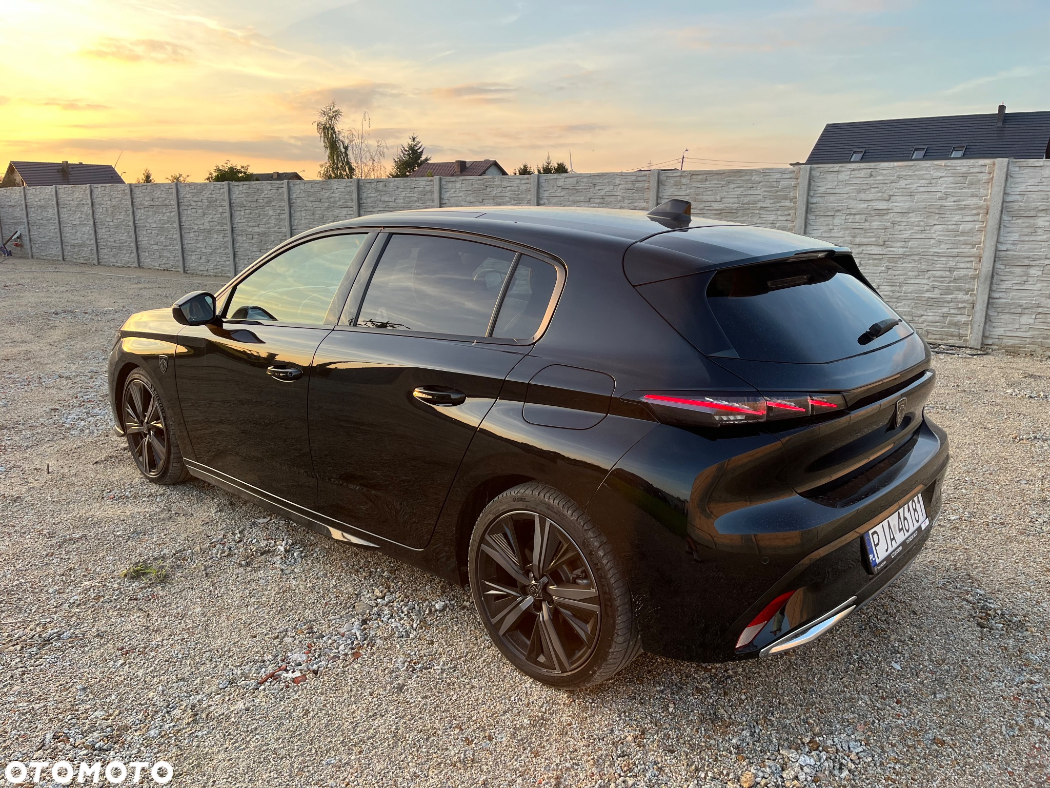 Peugeot 308 Plug-In Hybrid 225 e-EAT8 GT - 4