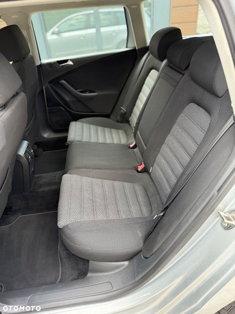 Volkswagen Passat 1.6 FSI Trendline - 10
