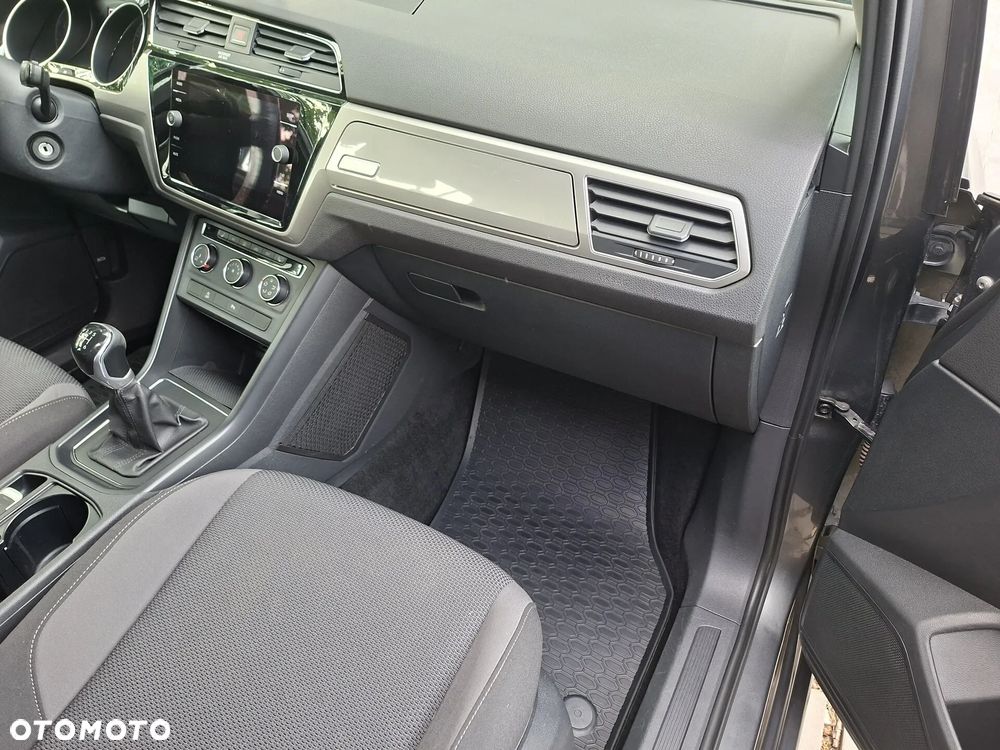 Volkswagen Touran 1.5 TSI EVO Active - 14