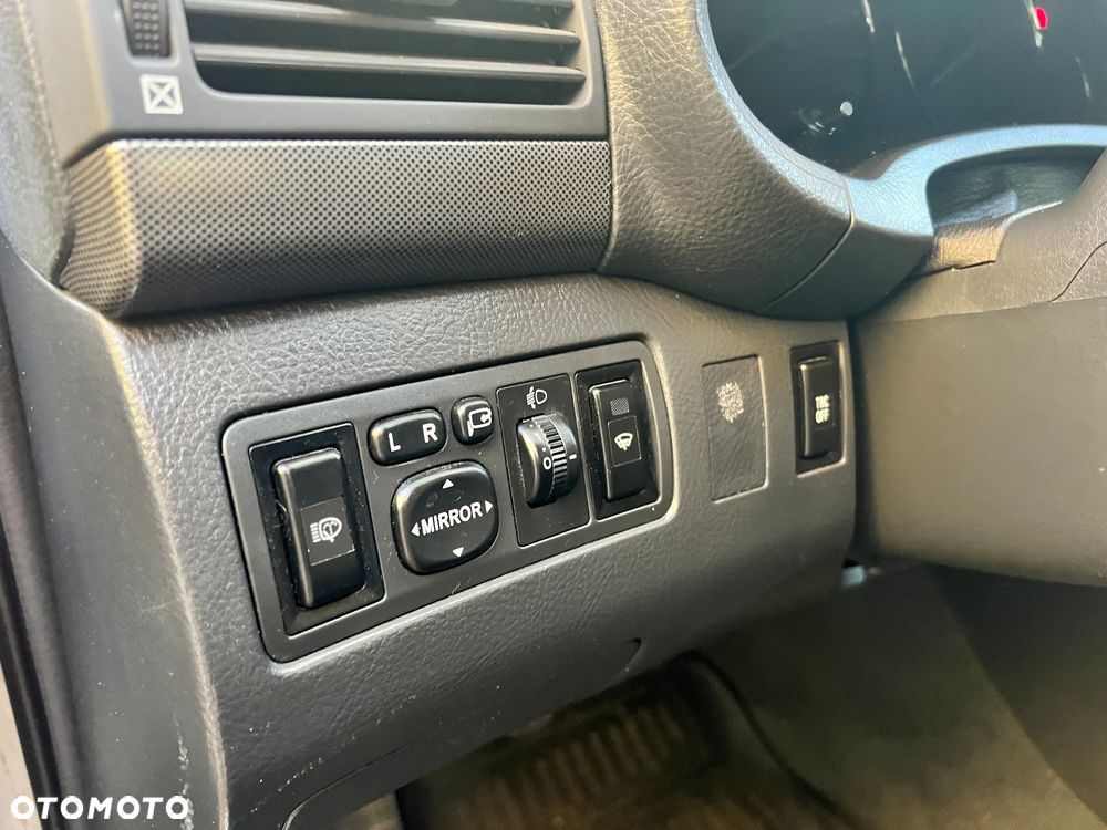 Toyota Avensis 1.8 VVT-i Sol - 22