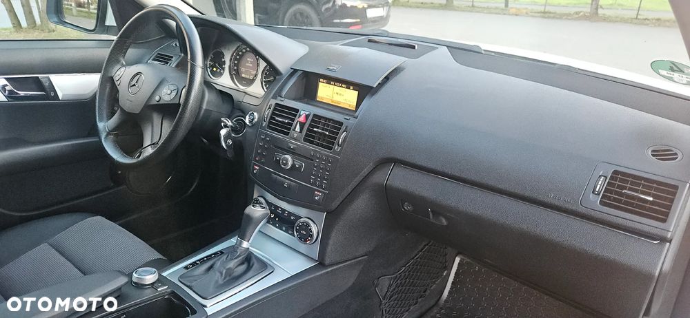 Mercedes-Benz Klasa C 180 BlueEFFICIENCY 7G-TRONIC Avantgarde - 24