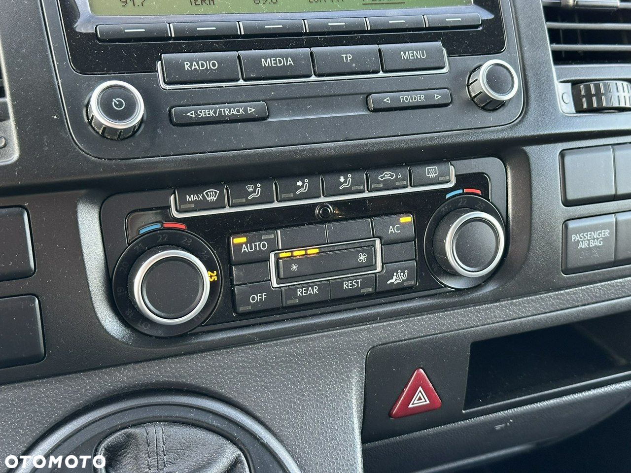 Volkswagen Caravelle - 14
