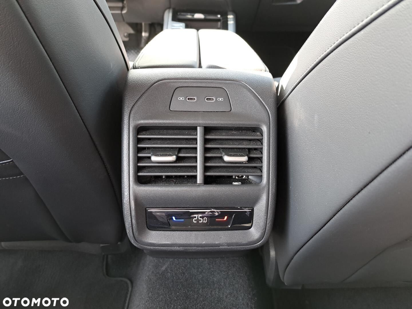 Volkswagen Passat 2.0 TDI SCR Elegance DSG - 19