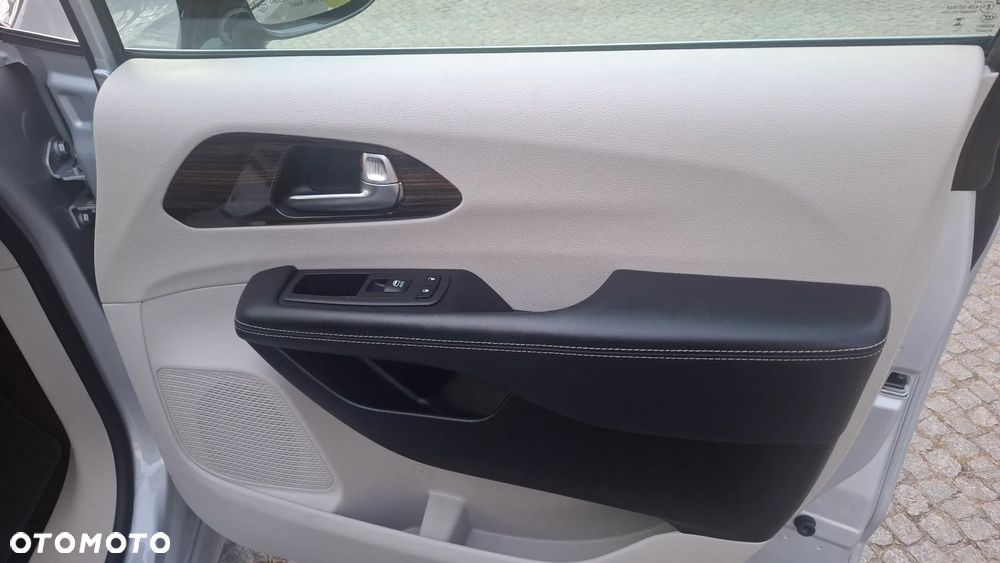 Chrysler Pacifica - 25