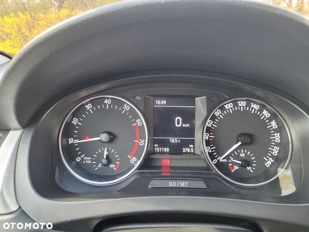 Skoda RAPID 1.2 TSI Ambition - 8