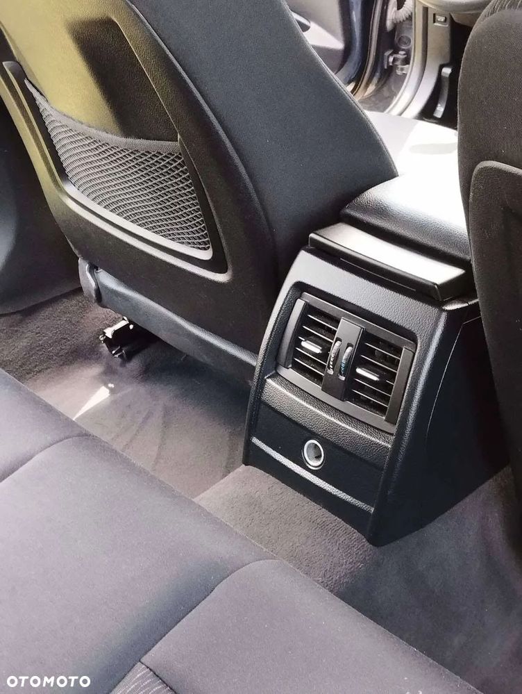 BMW Seria 3 318d - 10