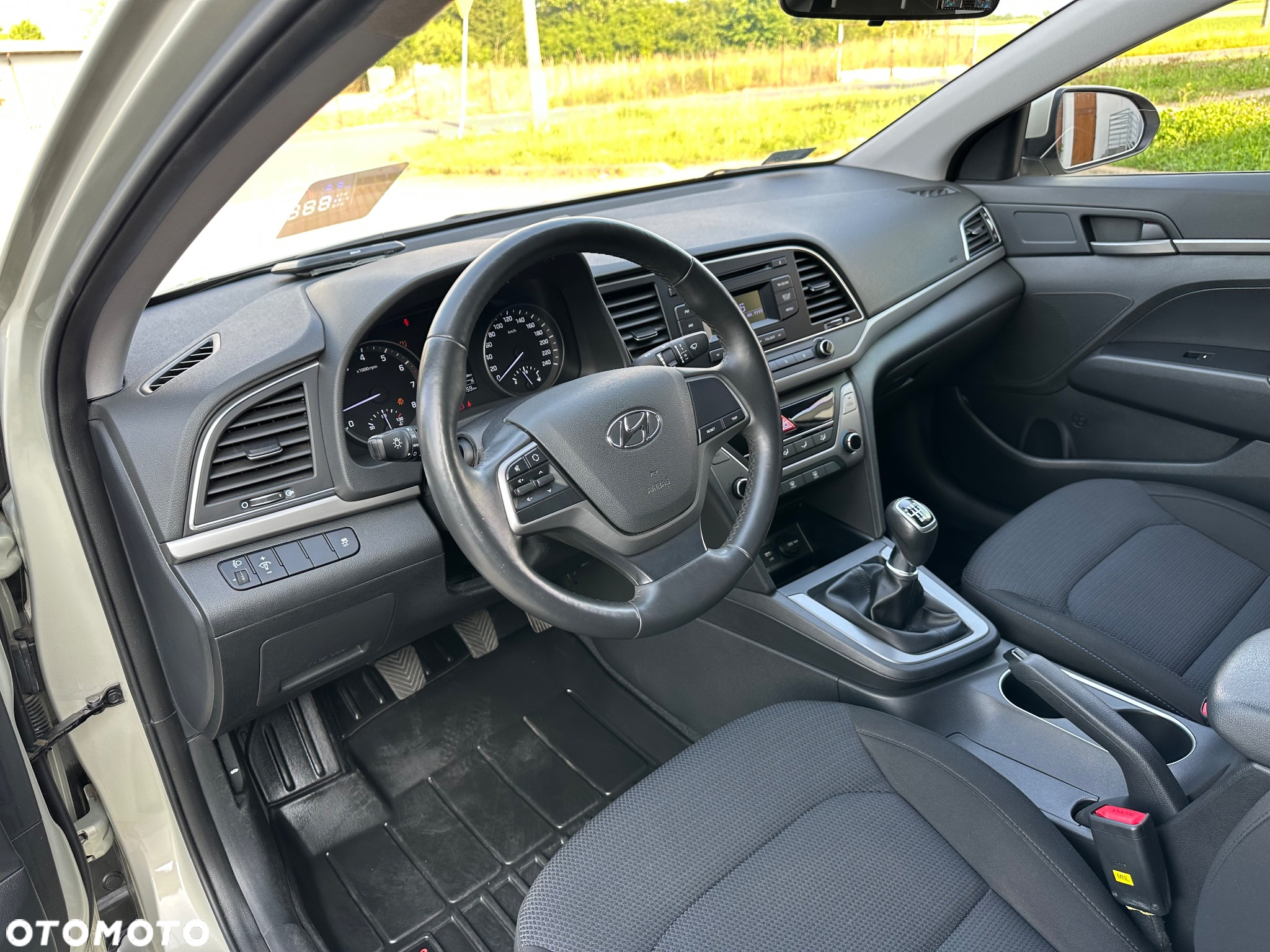 Hyundai Elantra 1.6 Comfort - 11