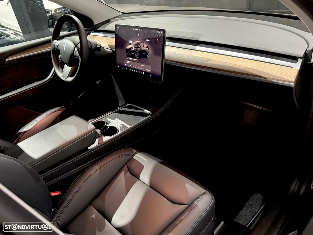 Tesla Model Y Performance Dual Motor AWD - 14