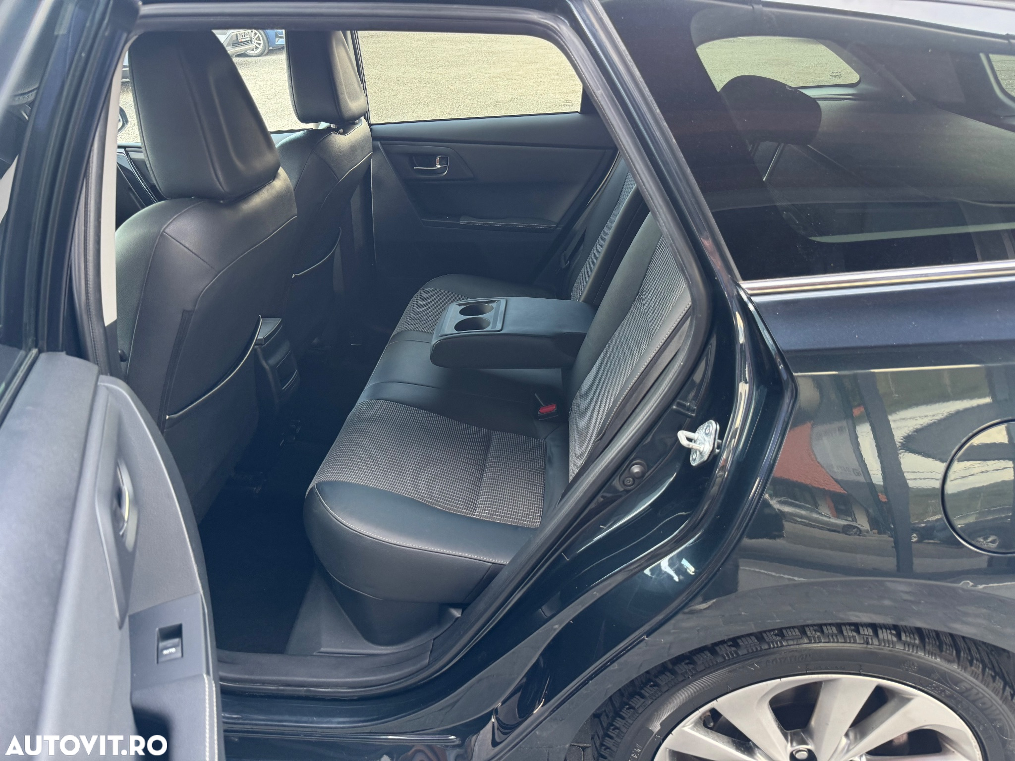 Toyota Auris 1.8 L VVT-i Hybrid Sol - 19