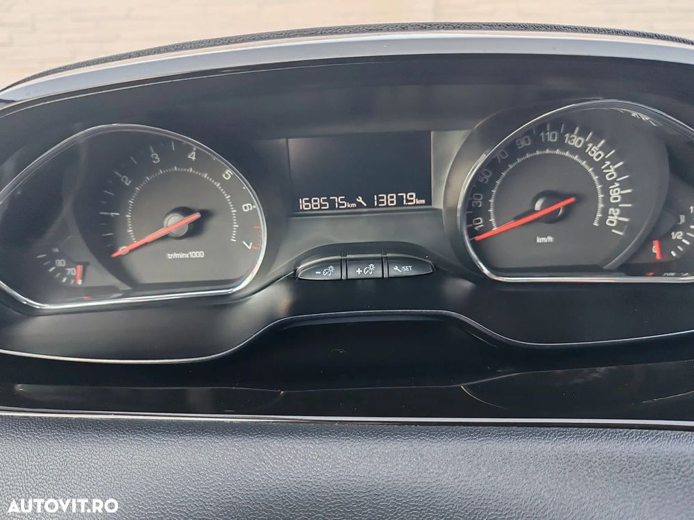 Peugeot 208 - 11