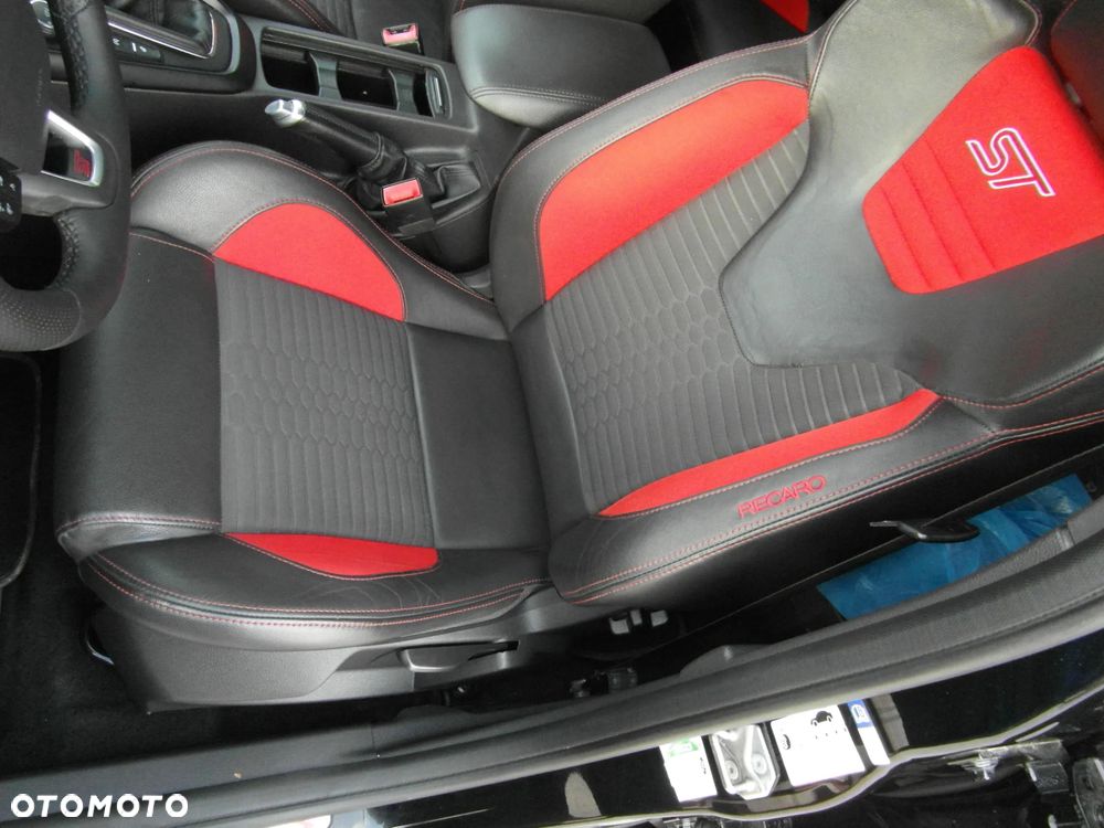 Ford Focus 2.0 EcoBoost ST mit Leder-Sport-Paket - 17