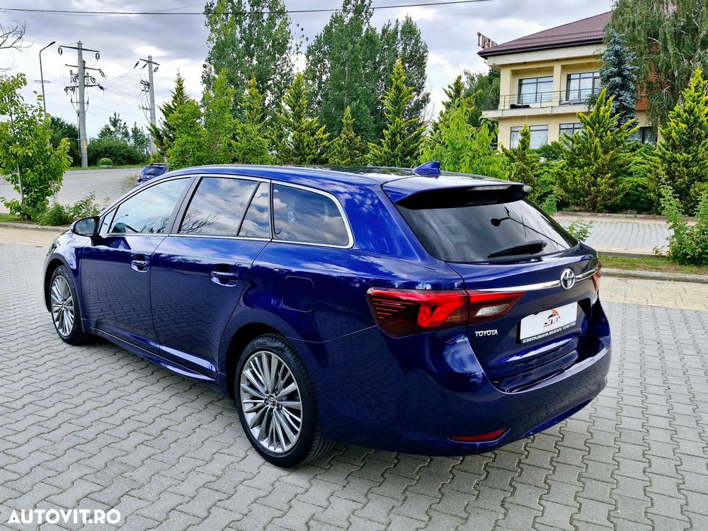 Toyota Avensis 2.0 D-4D Executive - 3