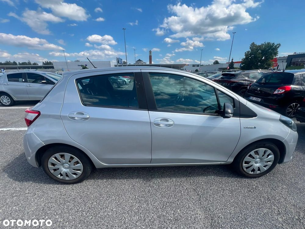 Toyota Yaris Hybrid 100 Premium - 24