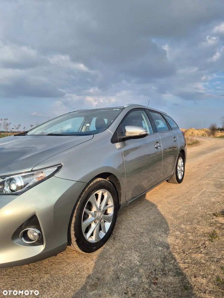 Toyota Auris 2.0 D-4D Executive - 9