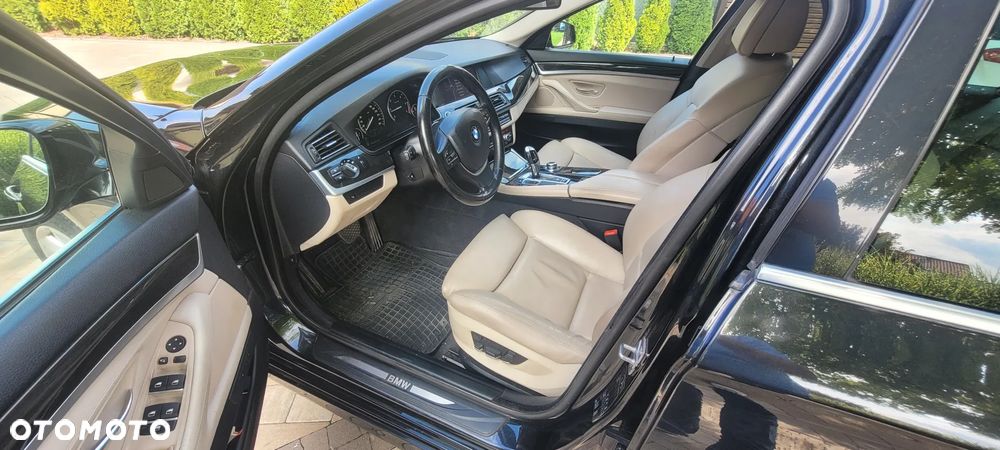 BMW Seria 5 525d xDrive - 2