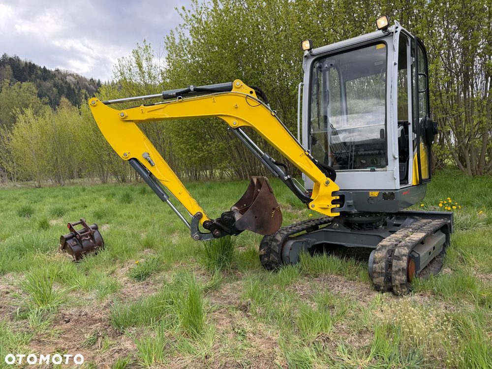 Wacker Neuson ET24 Koparka Gąsienicowa 2,6 tony. z VDS. 2021rok- 2300 Mtg Poziomowanie VDS silnik Yanmar. Maszyna Pochodzi z Norweskiej szkółki roślinnej. 2x drzwi ORYGINAŁ. Jak Nowa z salonu zero luzów i wycieków. Aktualna DEKRA. 2x oryginalna Łyżka. Szybka wolna jazda. Dodatkowe Linie Hydrauliczne na młot i wiertnice. Zaczep kulka na lemieszu. OKAZJA - 20