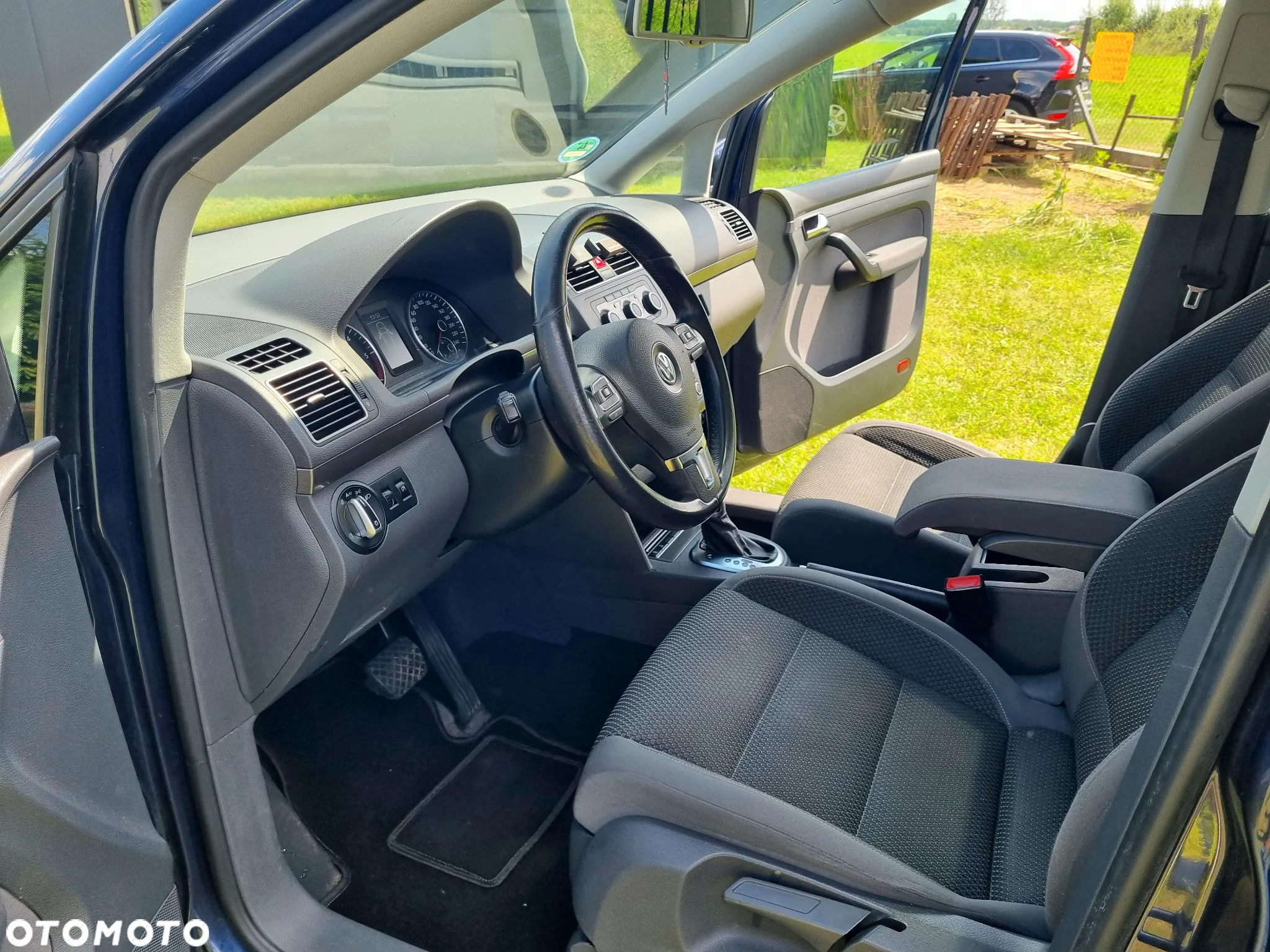 Volkswagen Touran 2.0 TDI DPF BlueMotion Technology DSG Highline - 10