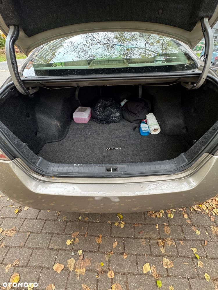 Nissan Altima - 14