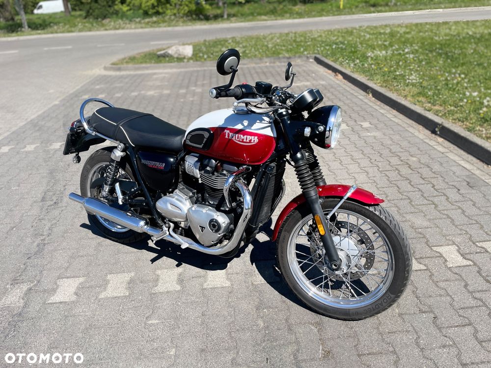 Triumph Bonneville - 3