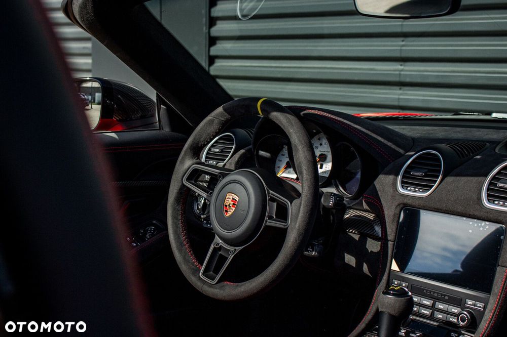 Porsche 718 Spyder - 23