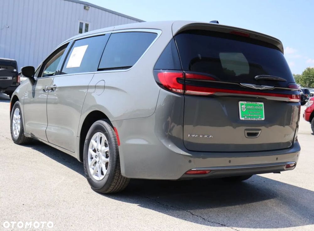 Chrysler Pacifica - 4