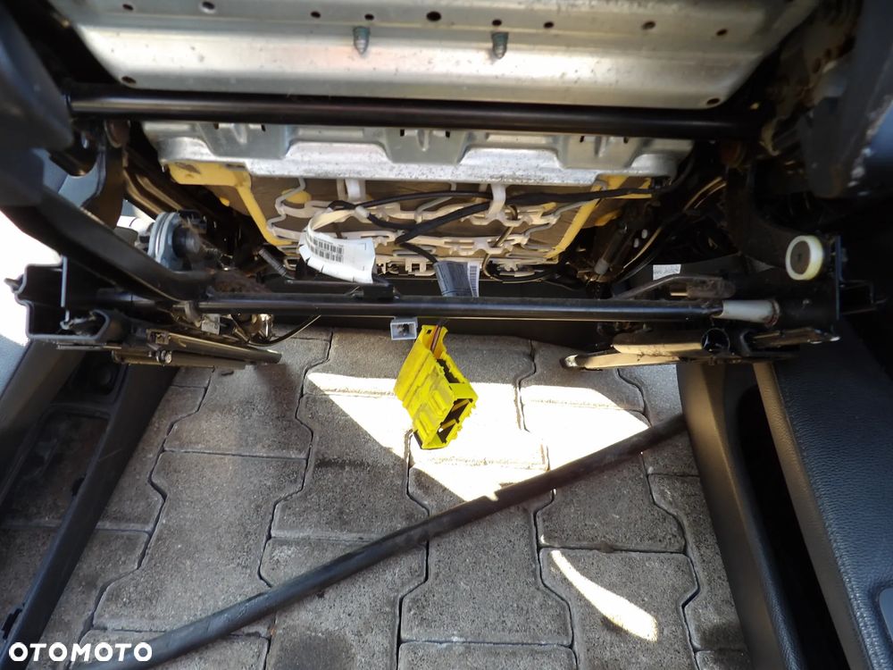 BMW - E81 - FOTELE , KANAPA , BOCZKI , TUNEL ŚRODKOWY  - EUROPA - NIE OGRZEWANE - 6