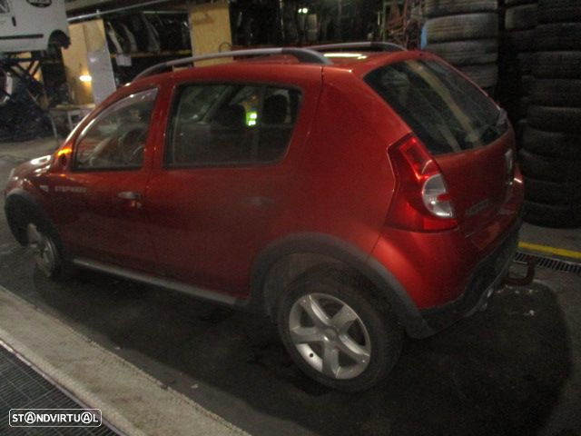 Carro MOT:  K9K 892 CXVEL: JR5346 DACIA SANDERO 2011 1.5DCI 90CV 5P VERMELHO DIESEL - 4