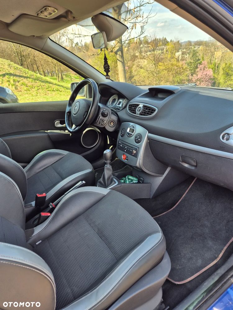 Renault Clio - 10
